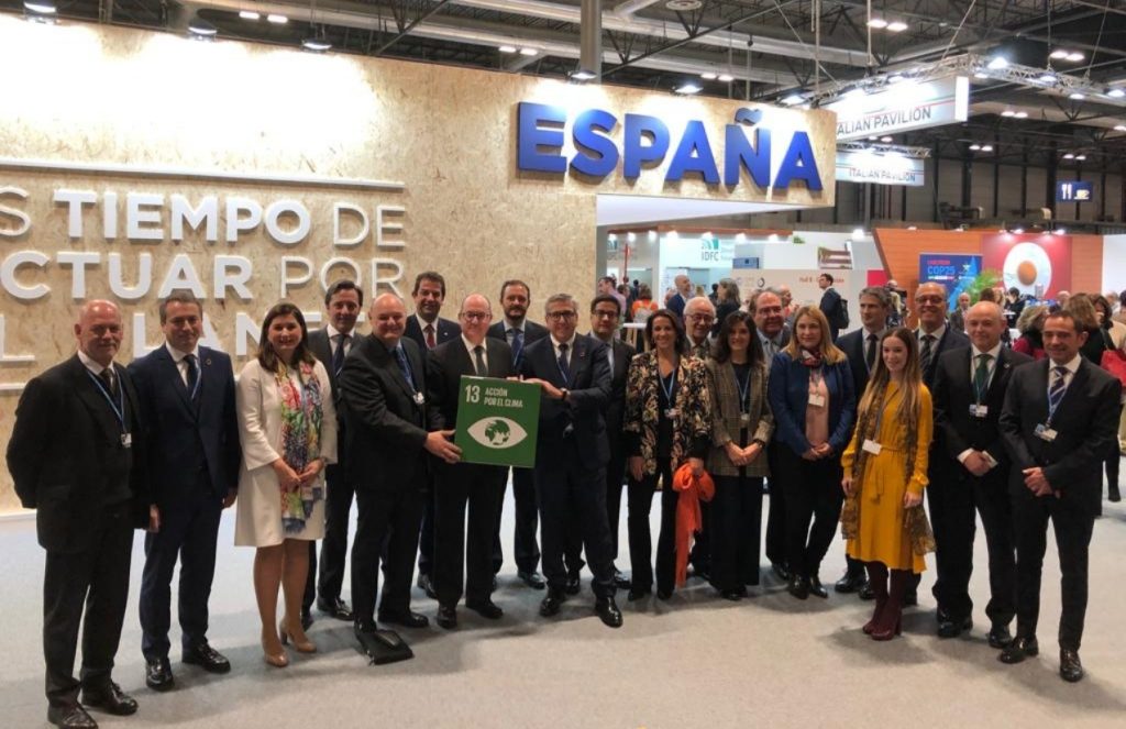 Los bancos españoles acuerdan reducir la huella de carbono en sus balances en línea con el Acuerdo de París