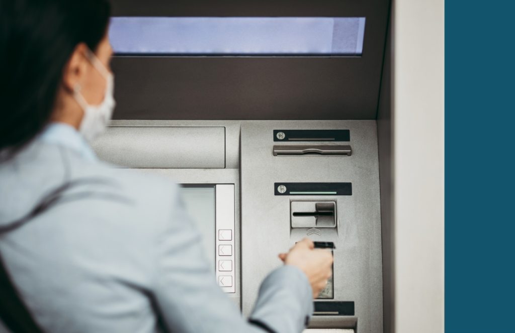 Las entidades financieras adelantan el cobro del paro a sus clientes