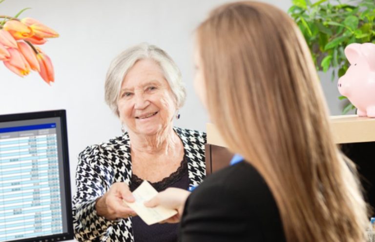 The banking sector, committed to senior customers