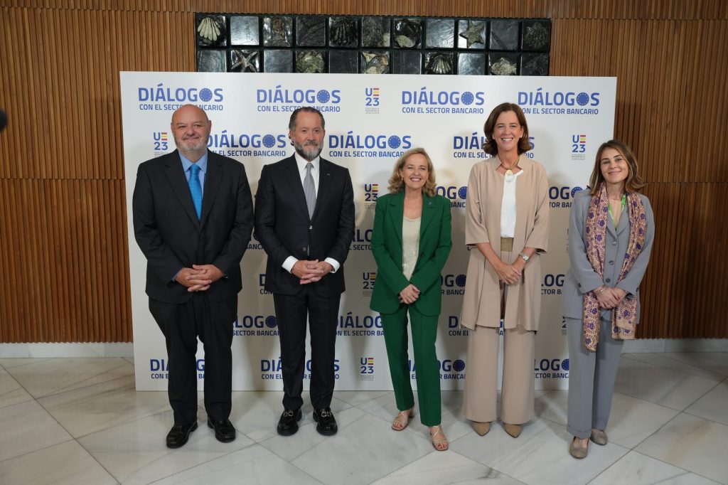 El sector bancario dialoga con diferentes actores sociales sobre la sostenibilidad, la digitalización y la educación financiera